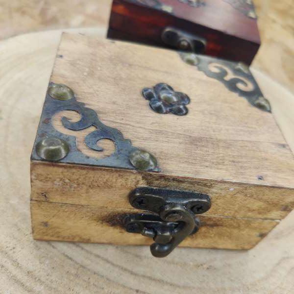 Scatolina in Legno Marrone Chiaro – Scrigno Elegante per Bomboniere, Gioielli e Porta Fedi